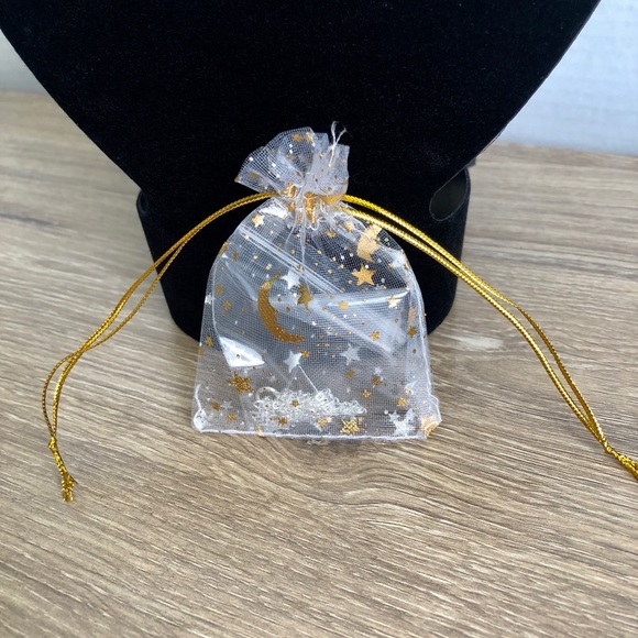 🎄4 for $23 triangle dainty necklace - Picture 5 of 6